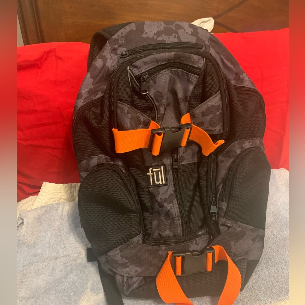 FUL Travel Go Everywhere Camping Used BackPack. See pictures for measurements.